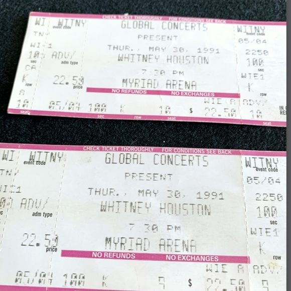 VINTAGE 1991 UNUSED WHITNEY HOUSTON CONCERT TICKETS - Picture 2 of 2